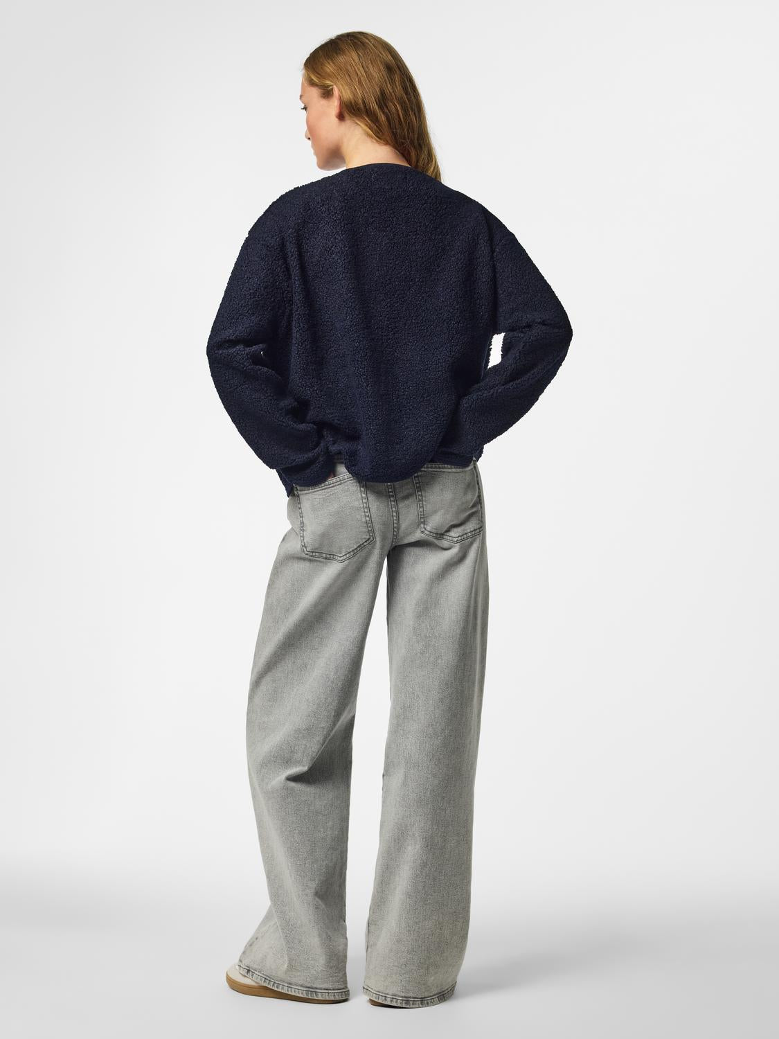 model_shot-back